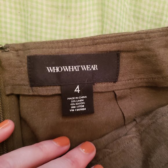 Front and back slit kicky mini skirt - Picture 2 of 3